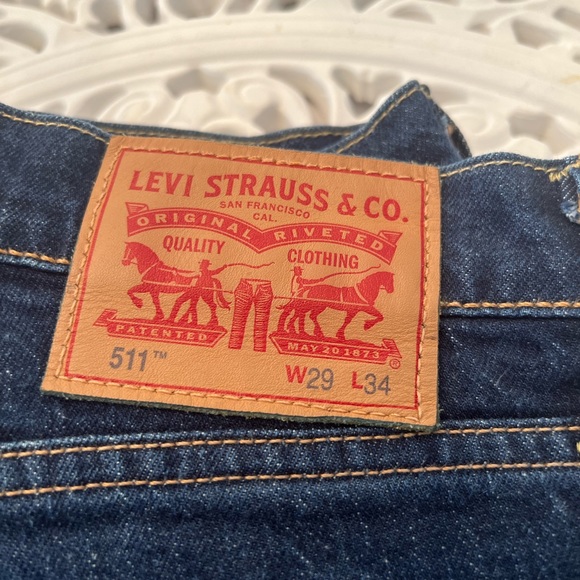 Levi’s 511 Slim Classic Fit 🦋 - Picture 3 of 4
